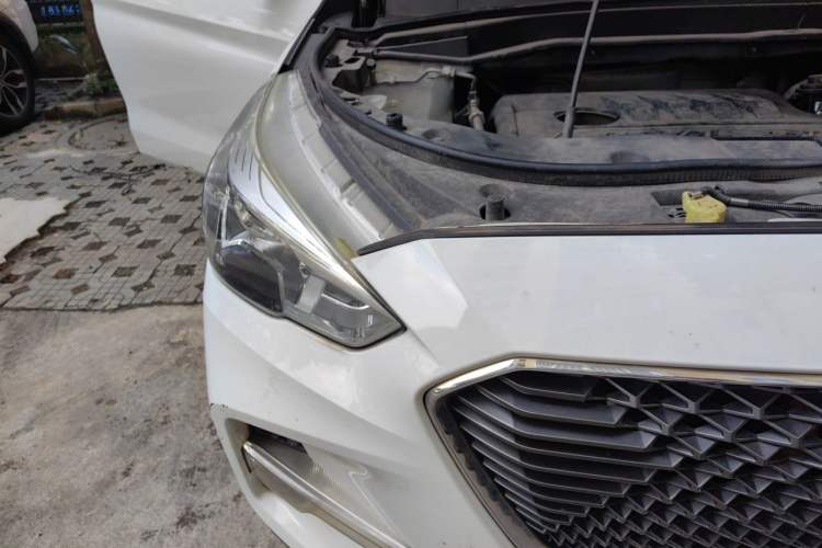 Used Haval M6 2018 1.5T Manual Two-Wheel Drive Elite Model Right Front Headlight