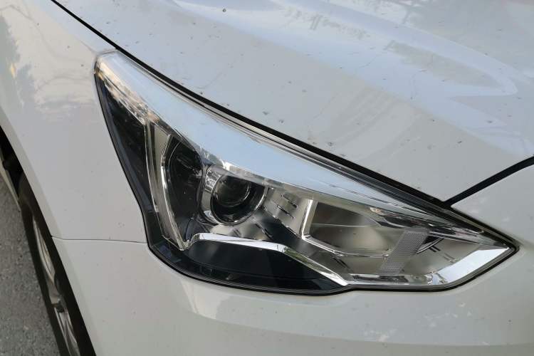 Used Haval M6 2018 1.5T Manual Two-Wheel Drive Elite Model Right Front Headlight
