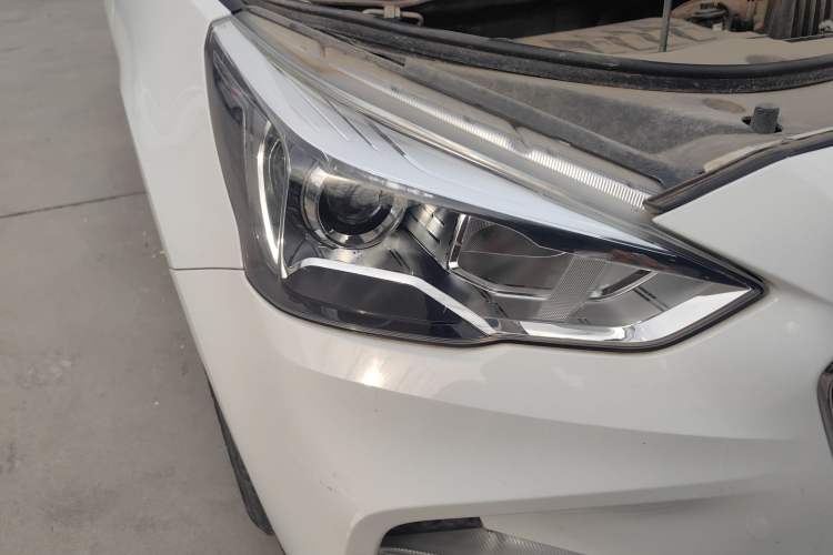 Used Haval M6 2018 1.5T Manual Two-Wheel Drive Elite Model Right Front Headlight
