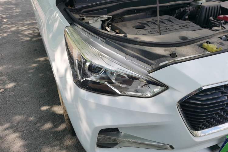 Used Haval M6 2018 Revised Version 1.5T DCT Two-Wheel Drive Elite Edition Right Front Headlight