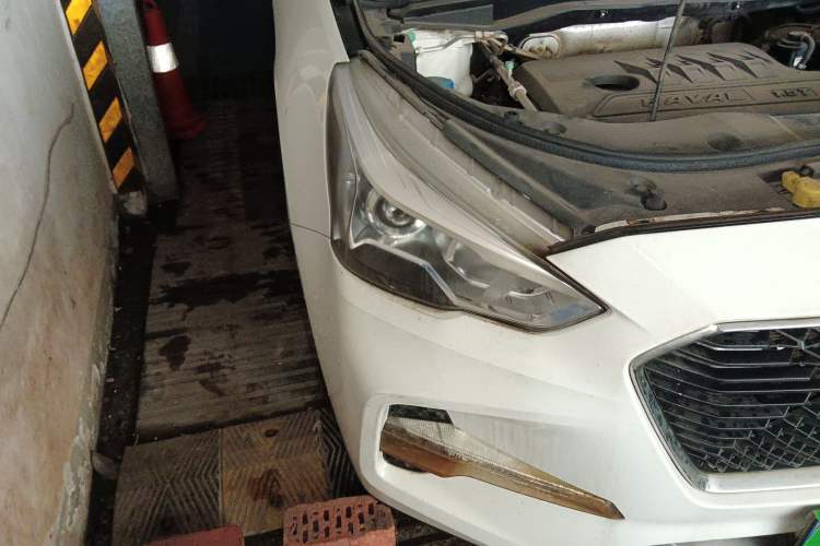 Used Haval M6 2018 1.5T Manual Two-Wheel Drive Elite Model Right Front Headlight