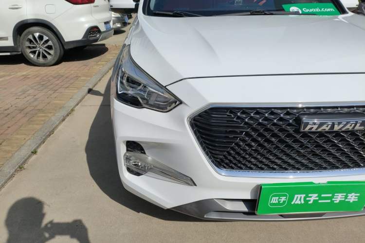 Used Haval M6 2018 Revised Version 1.5T DCT Two-Wheel Drive Urban Style Right Front Headlight