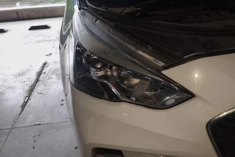 Used Haval M6 2018 Revised Version 1.5T DCT Two-Wheel Drive Urban Style Right Front Headlight