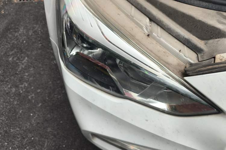 Used Haval M6 2018 1.5T Manual Two-Wheel Drive Elite Model Right Front Headlight