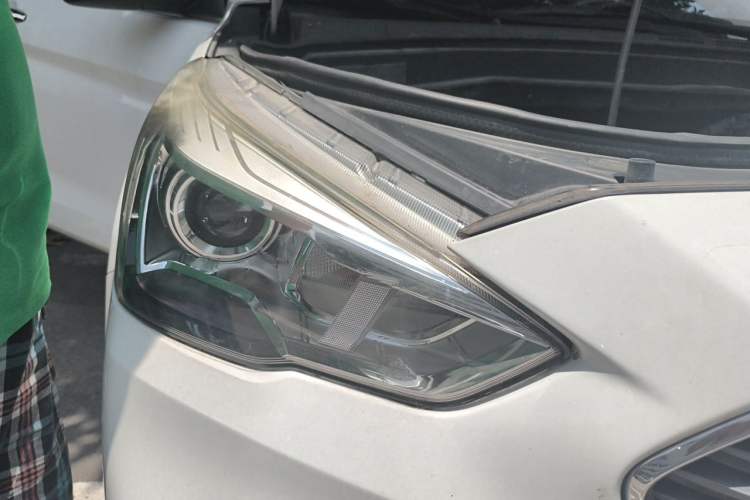 Used Haval M6 2018 1.5T DCT Two-Wheel Drive Elite Model Right Front Headlight