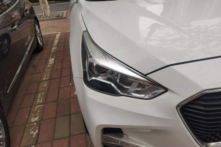 Used Haval M6 2018 Revised Version 1.5T DCT Two-Wheel Drive Elite Edition Right Front Headlight