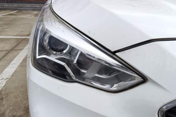 Used Haval M6 2018 1.5T Manual Two-Wheel Drive Elite Model Right Front Headlight