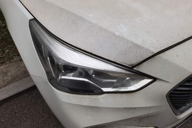 Used Haval M6 2018 Revised Version 1.5T DCT Two-Wheel Drive Elite Edition Right Front Headlight