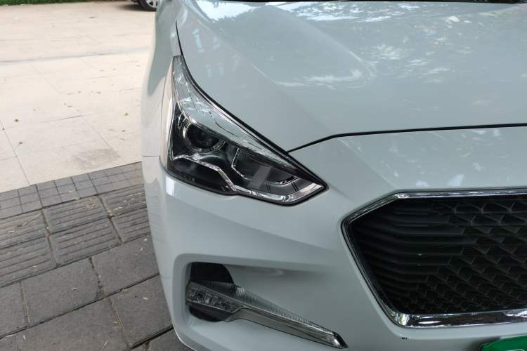 Used Haval M6 2018 1.5T Manual Two-Wheel Drive Elite Model Right Front Headlight