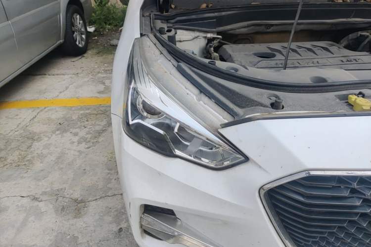 Used Haval M6 2018 Revised Version 1.5T DCT Two-Wheel Drive Elite Edition Right Front Headlight