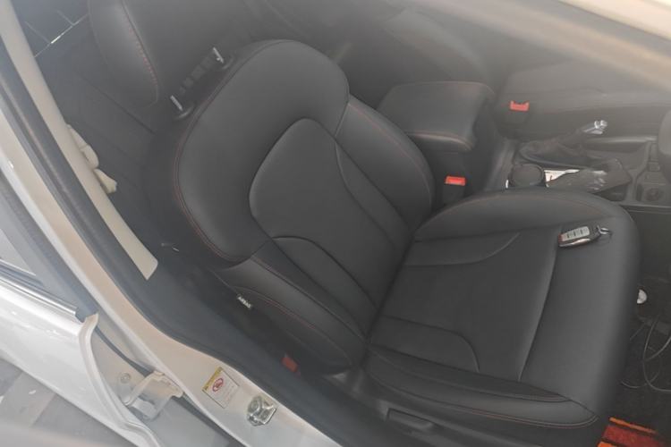 Used Haval M6 2018 Revised Version 1.5T DCT Two-Wheel Drive Elite Edition Right Front Seat
