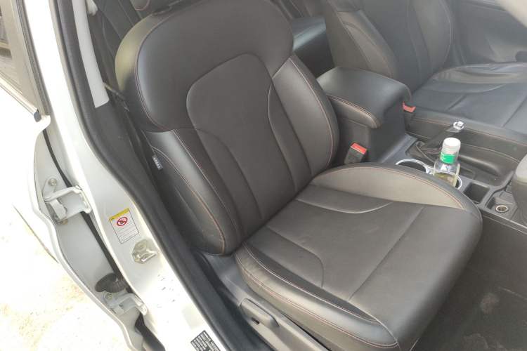 Used Haval M6 2018 Revised Version 1.5T DCT Two-Wheel Drive Elite Edition Right Front Seat