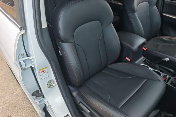 Used Haval M6 2018 Revised Version 1.5T DCT Two-Wheel Drive Elite Edition Right Front Seat