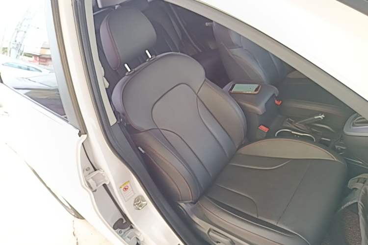 Used Haval M6 2018 1.5T DCT Two-Wheel Drive Elite Model Right Front Seat