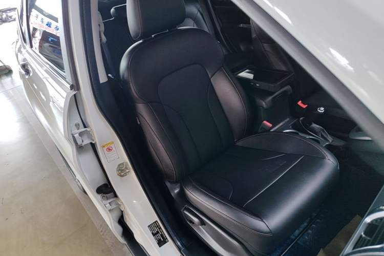 Used Haval M6 2018 1.5T DCT Two-Wheel Drive Elite Model Right Front Seat