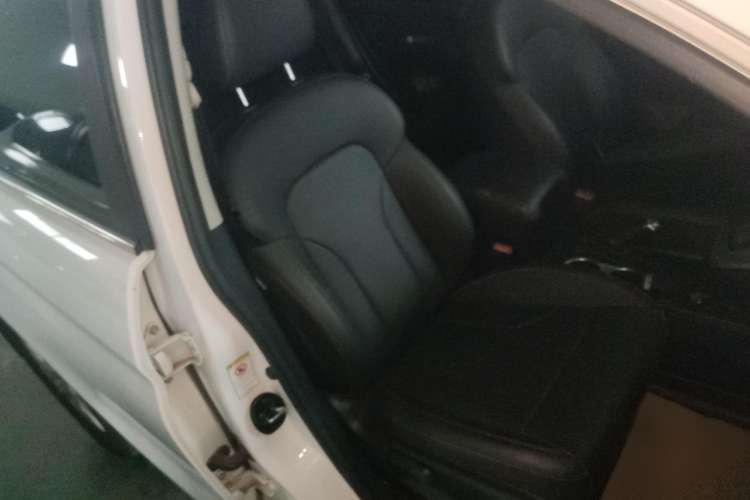 Used Haval M6 2018 Revised Version 1.5T DCT Two-Wheel Drive Elite Edition Right Front Seat