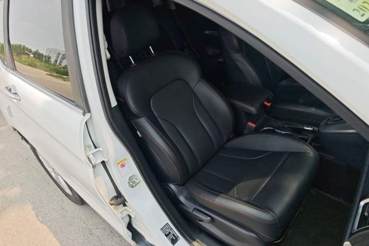 Used Haval M6 2018 Revised Version 1.5T DCT Two-Wheel Drive Elite Edition Right Front Seat
