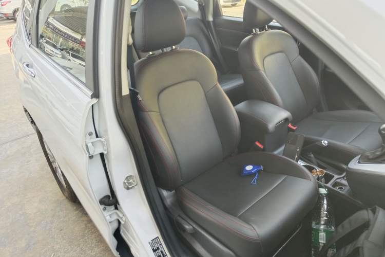 Used Haval M6 2018 Revised Version 1.5T DCT Two-Wheel Drive Urban Style Right Front Seat