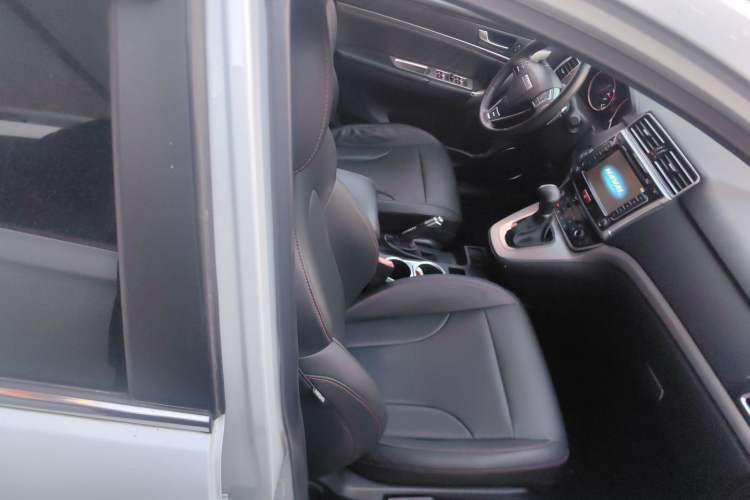 Used Haval M6 2018 1.5T DCT Two-Wheel Drive Elite Model Right Front Seat