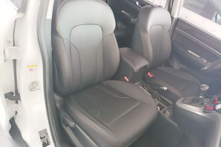 Used Haval M6 2018 Revised Version 1.5T DCT Two-Wheel Drive Elite Edition Right Front Seat