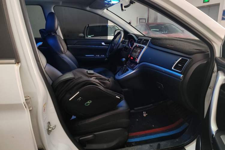Used Haval M6 2018 Revised Version 1.5T DCT Two-Wheel Drive Elite Edition Right Front Seat