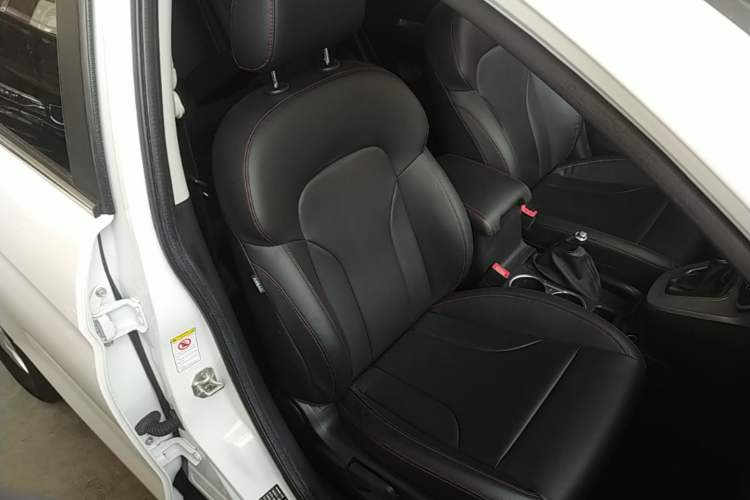 Used Haval M6 2018 Revised Version 1.5T DCT Two-Wheel Drive Elite Edition Right Front Seat