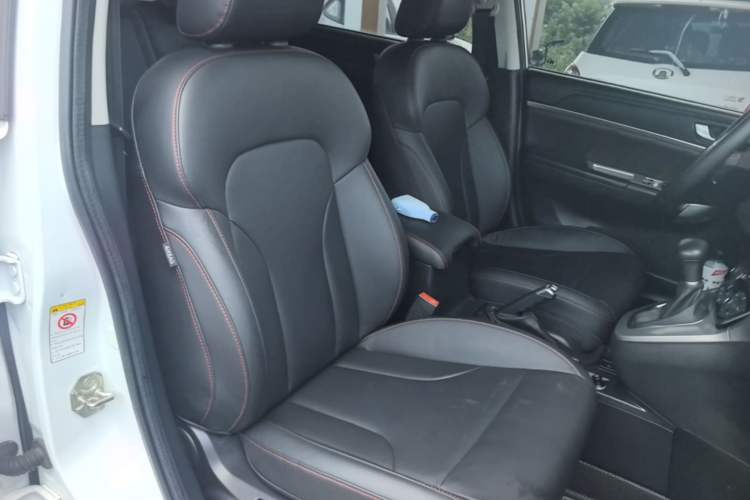 Used Haval M6 2018 Revised Version 1.5T DCT Two-Wheel Drive Elite Edition Right Front Seat