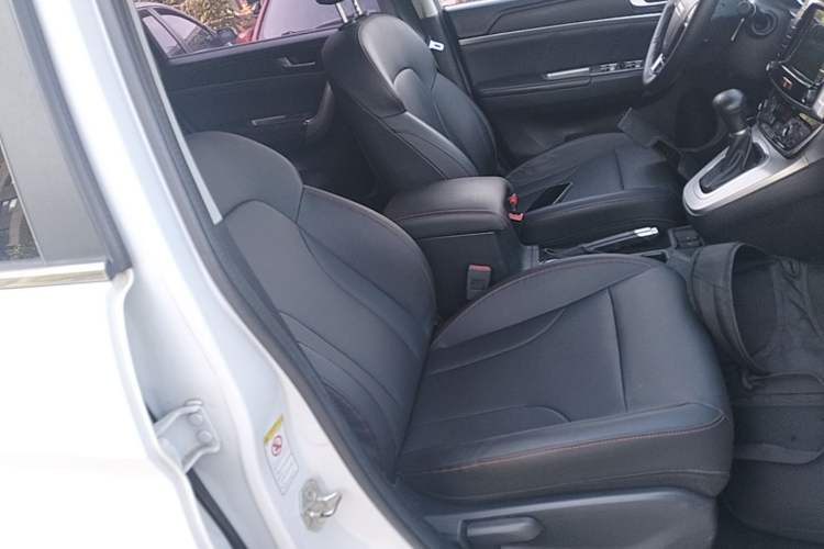 Used Haval M6 2018 Revised Version 1.5T DCT Two-Wheel Drive Elite Edition Right Front Seat
