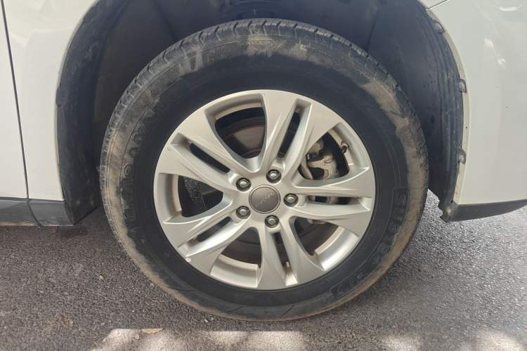 Used Haval M6 2018 Revised Version 1.5T DCT Two-Wheel Drive Elite Edition Right Front Wheel Hub