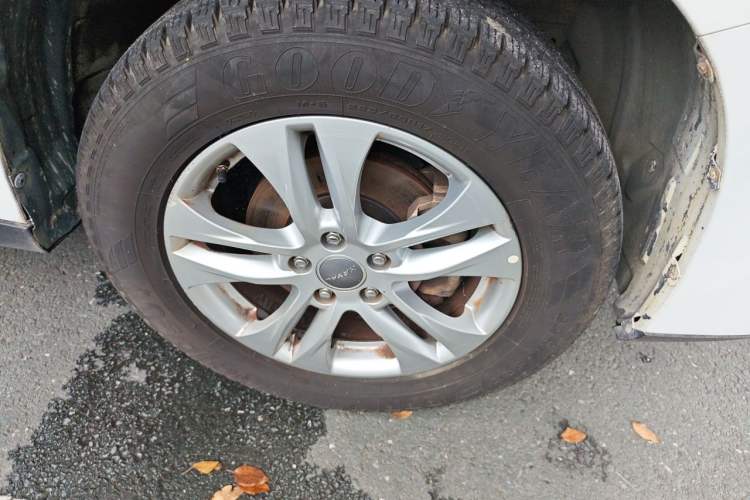 Used Haval M6 2018 Revised Version 1.5T DCT Two-Wheel Drive Elite Edition Right Front Wheel Hub