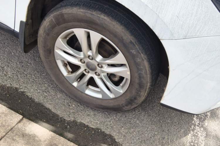 Used Haval M6 2018 Revised Version 1.5T DCT Two-Wheel Drive Elite Edition Right Front Wheel Hub