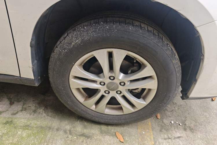 Used Haval M6 2018 Revised Version 1.5T DCT Two-Wheel Drive Elite Edition Right Front Wheel Hub