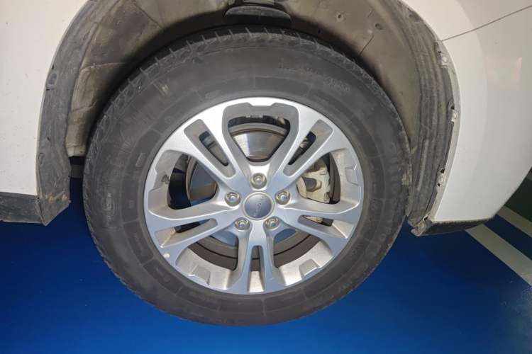 Used Haval M6 2018 1.5T Manual Two-Wheel Drive Urban Model Right Front Wheel Hub