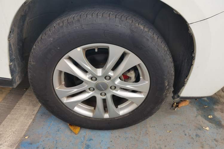 Used Haval M6 2018 Revised Version 1.5T DCT Two-Wheel Drive Elite Edition Right Front Wheel Hub