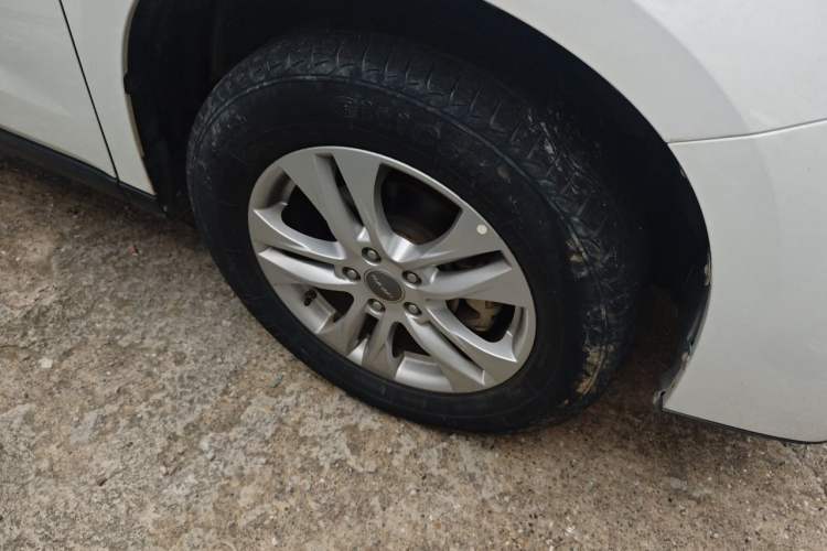 Used Haval M6 2018 1.5T Manual Two-Wheel Drive Elite Model Right Front Wheel Hub