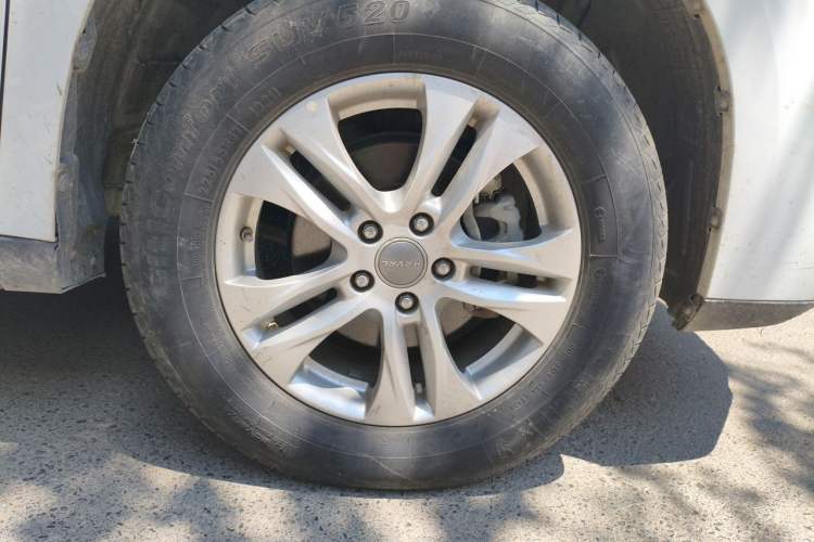 Used Haval M6 2018 1.5T Manual Two-Wheel Drive Elite Model Right Front Wheel Hub