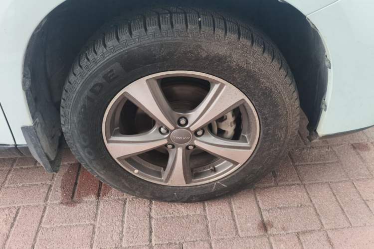 Used Haval M6 2018 Revised Version 1.5T DCT Two-Wheel Drive Elite Edition Right Front Wheel Hub