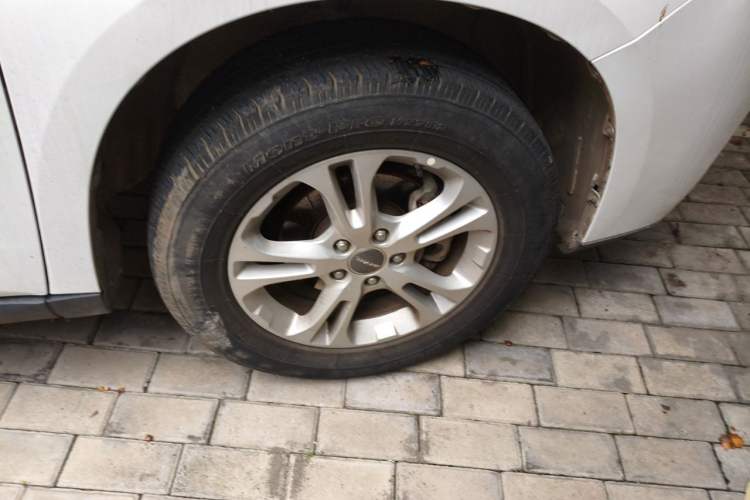 Used Haval M6 2018 Revised Version 1.5T DCT Two-Wheel Drive Elite Edition Right Front Wheel Hub
