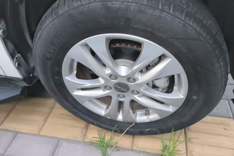 Used Haval M6 2018 Revised Version 1.5T DCT Two-Wheel Drive Elite Edition Right Front Wheel Hub