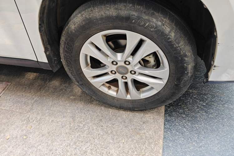 Used Haval M6 2018 1.5T Manual Two-Wheel Drive Elite Model Right Front Wheel Hub