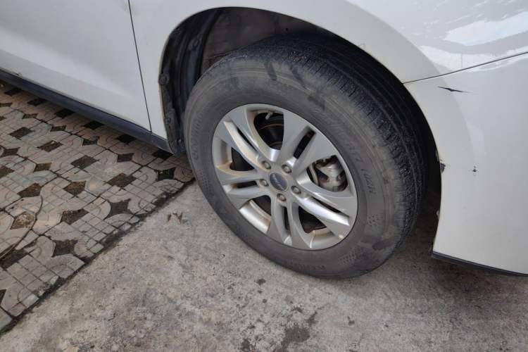 Used Haval M6 2018 1.5T Manual Two-Wheel Drive Elite Model Right Front Wheel Hub