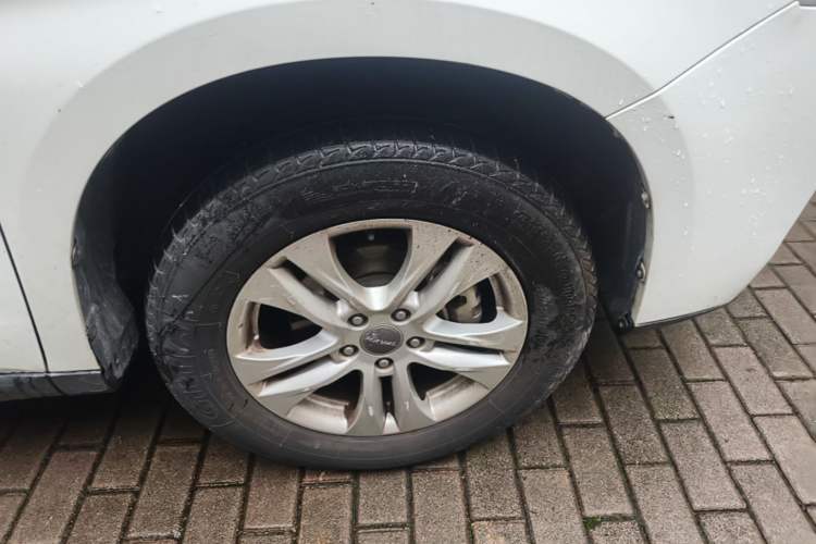Used Haval M6 2018 Revised Version 1.5T DCT Two-Wheel Drive Elite Edition Right Front Wheel Hub