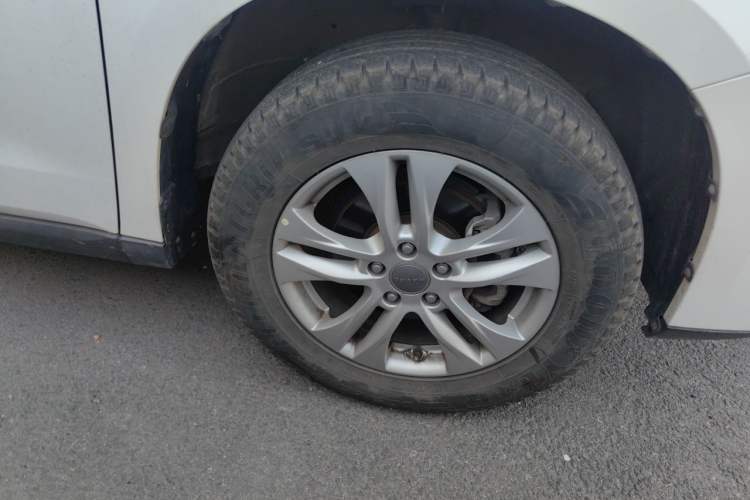 Used Haval M6 2018 1.5T Manual Two-Wheel Drive Elite Model Right Front Wheel Hub