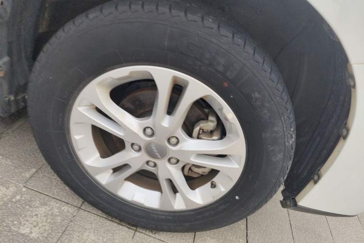 Used Haval M6 2018 1.5T Manual Two-Wheel Drive Elite Model Right Front Wheel Hub