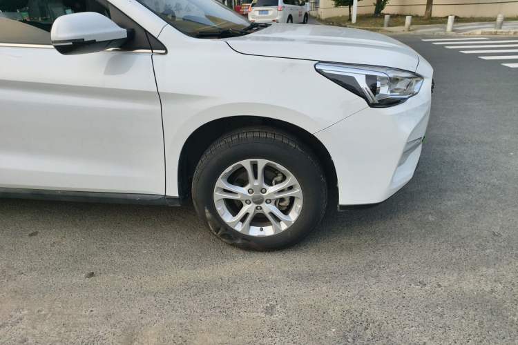 Used Haval M6 2018 1.5T Manual Two-Wheel Drive Elite Model Right Front Wheel Hub