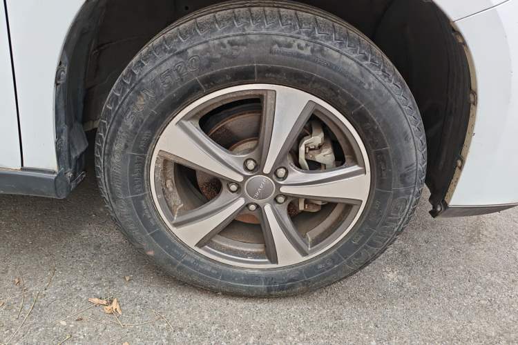 Used Haval M6 2018 1.5T DCT Two-Wheel Drive Elite Model Right Front Wheel Hub