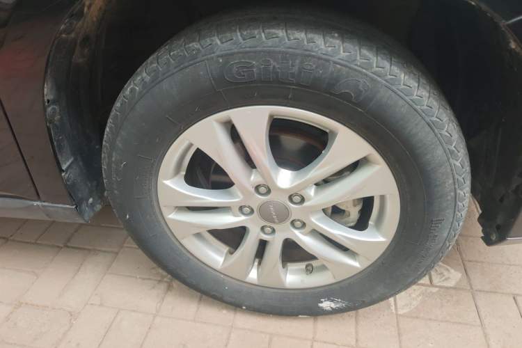 Used Haval M6 2018 Revised Version 1.5T DCT Two-Wheel Drive Elite Edition Right Front Wheel Hub