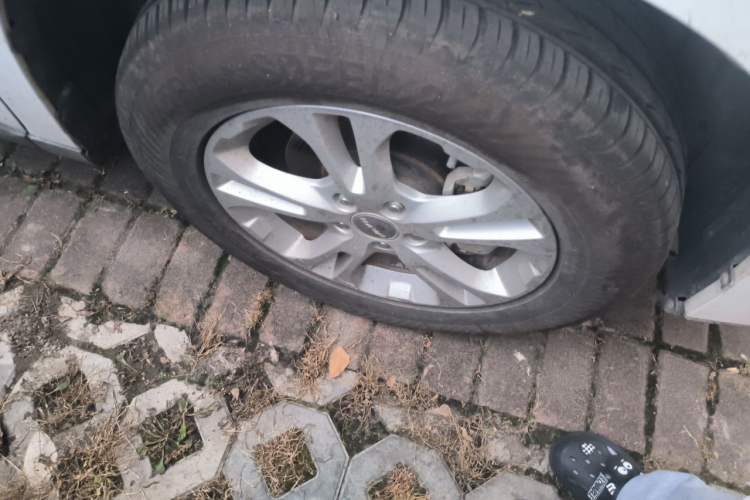 Used Haval M6 2018 1.5T Manual Two-Wheel Drive Elite Model Right Front Wheel Hub