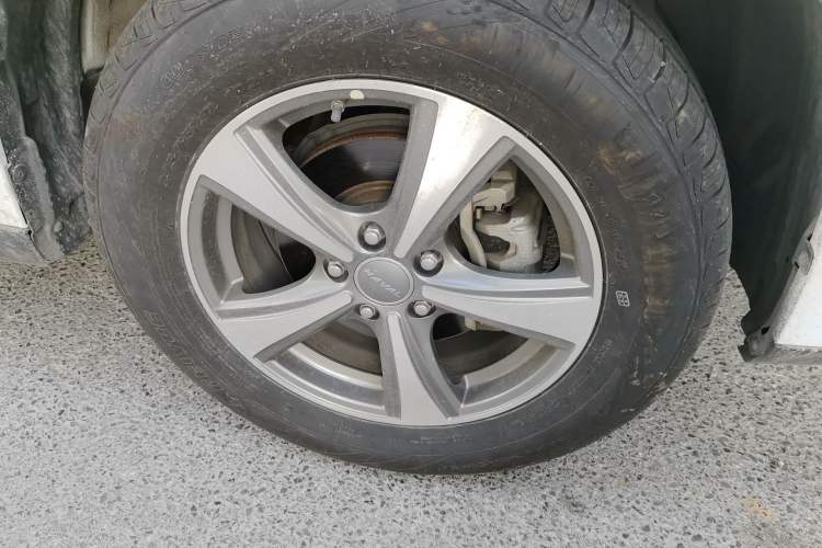 Used Haval M6 2018 1.5T Manual Two-Wheel Drive Elite Model Right Front Wheel Hub