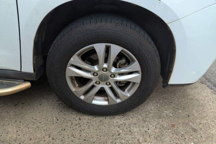 Used Haval M6 2018 1.5T Manual Two-Wheel Drive Elite Model Right Front Wheel Hub